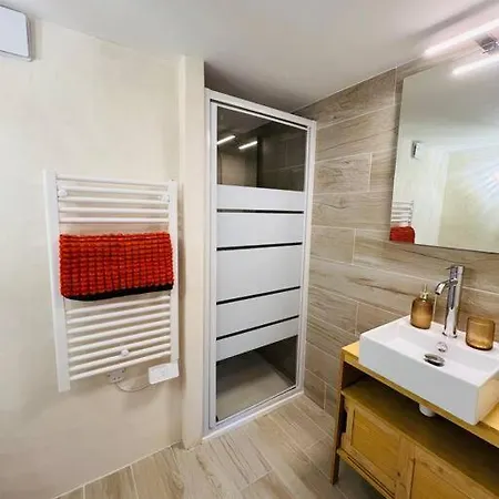 Neuf Jardin Avec Piscine דירה